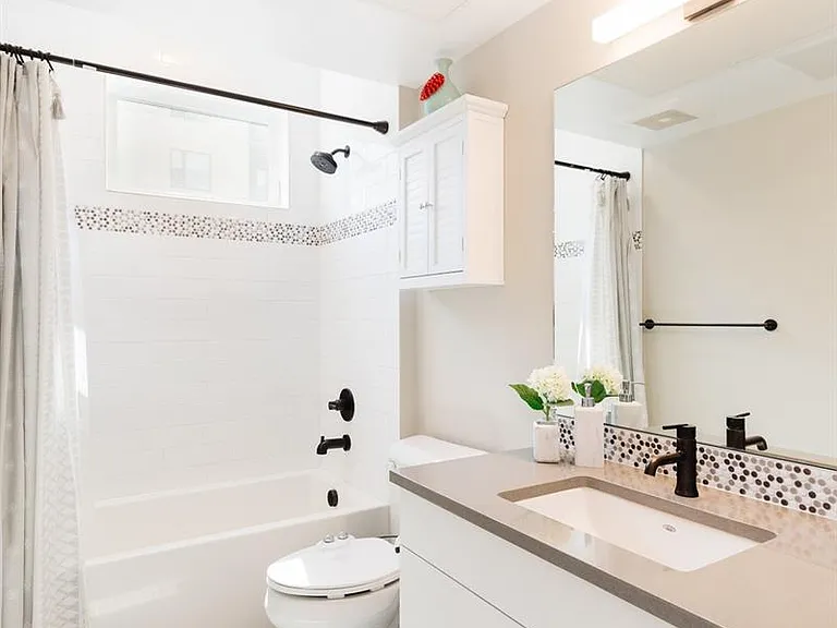 2729 W 28th Ave #301 — Photo 2