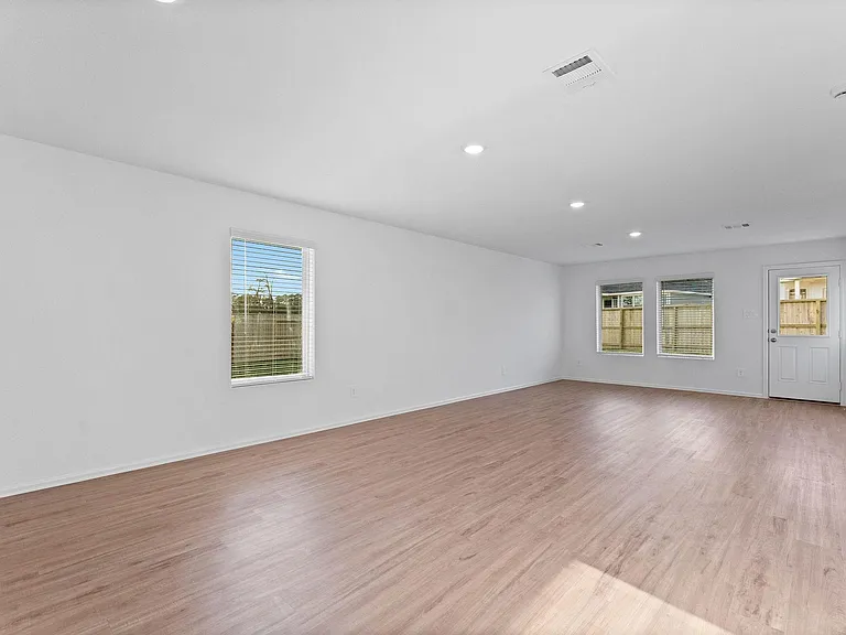 318 Harbor Bend Ct — Photo 24