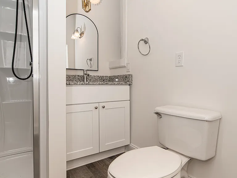 819 Colonial Ave — Photo 35