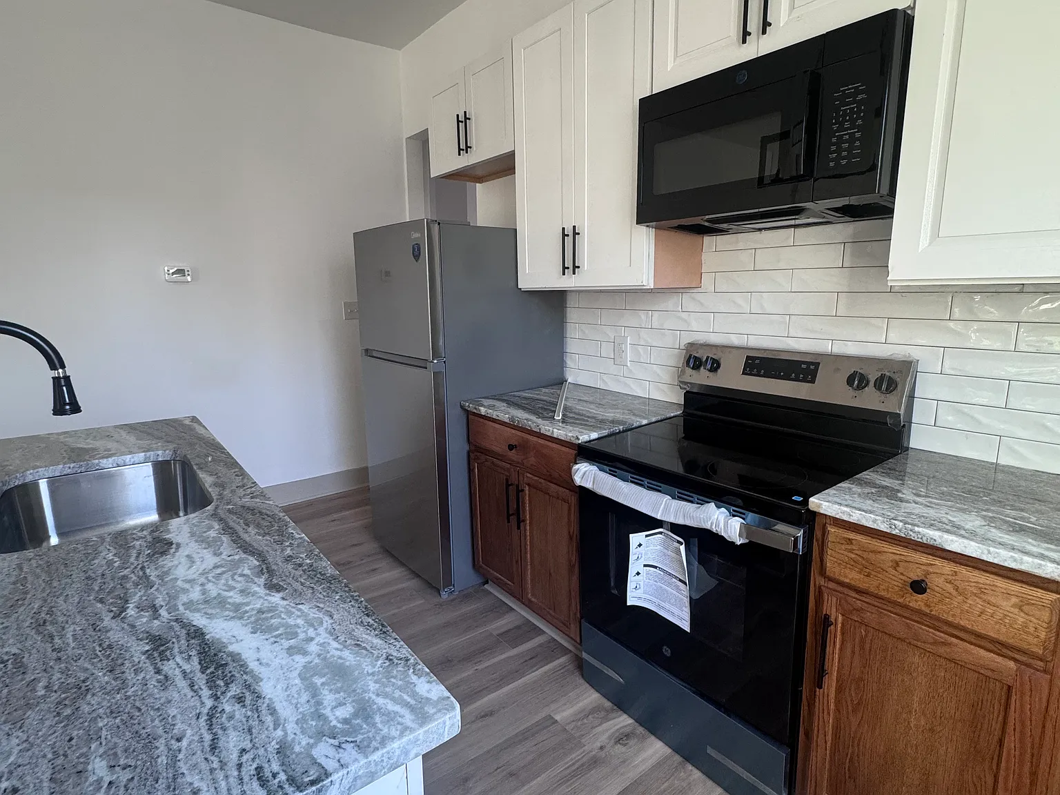 1 bed, 950 sqft, $1,150 — Photo 4