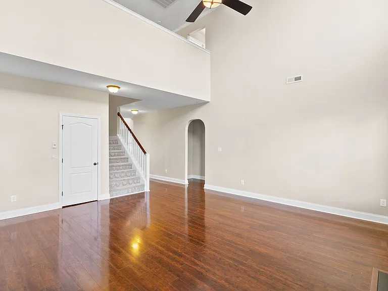 368 Exeter Dr — Photo 10