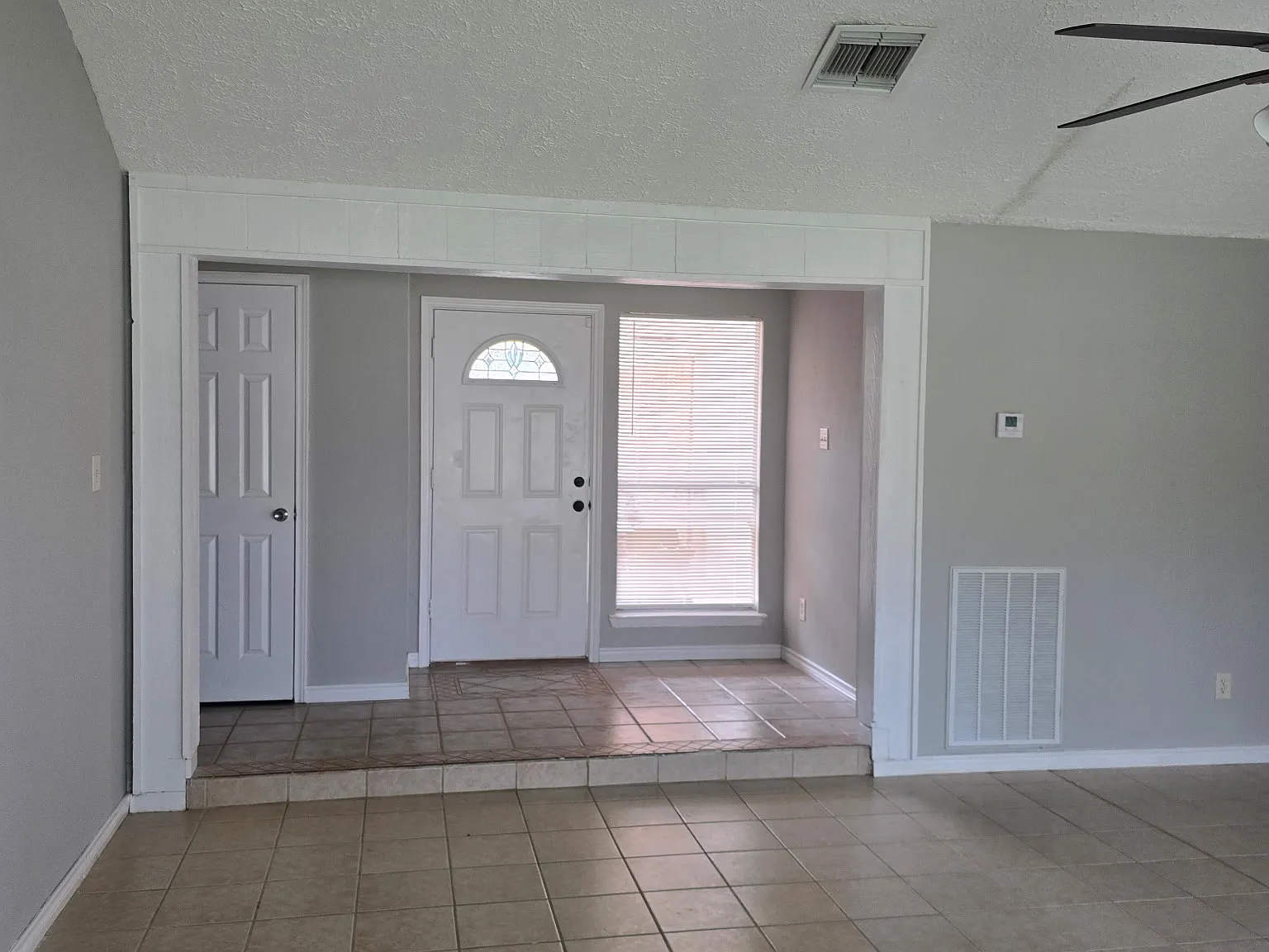 3 bed, 1397 sqft, $2,250 — Photo 2