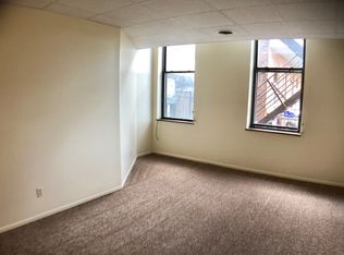 423 1/2 15th St APT 4, Moline, IL 61265
