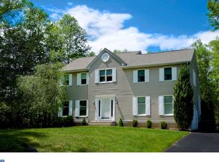 7 Beechwood Ln, Burlington, NJ 08016