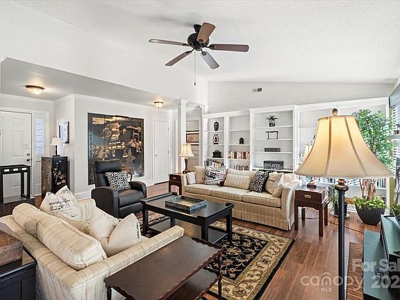 4th image of 1511 Longbrook Dr