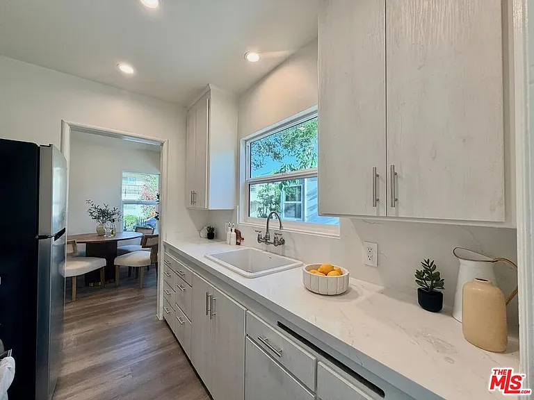 2924 W Riverside Dr — Photo 5