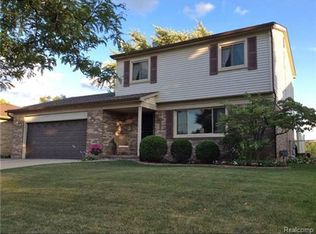 20406 Pleasant St, Saint Clair Shores, MI 48080