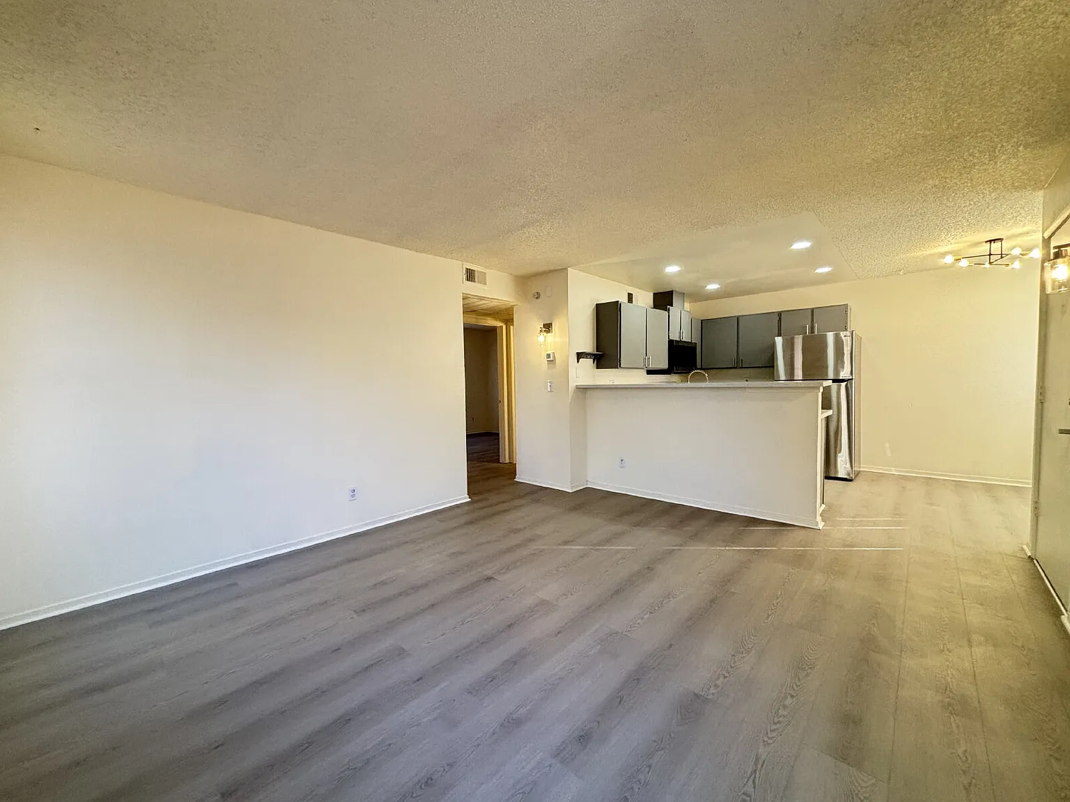2 bed, 1.0 bath, 778 sqft, $1,200 — Photo 3