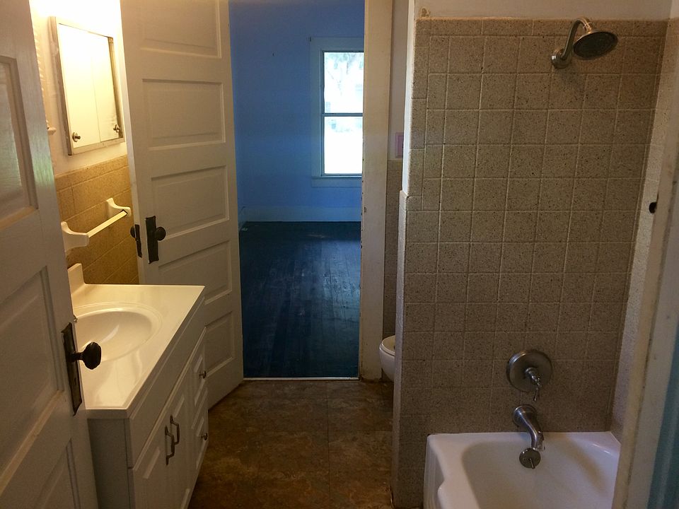 2nd image of 655 W Minneola Ave