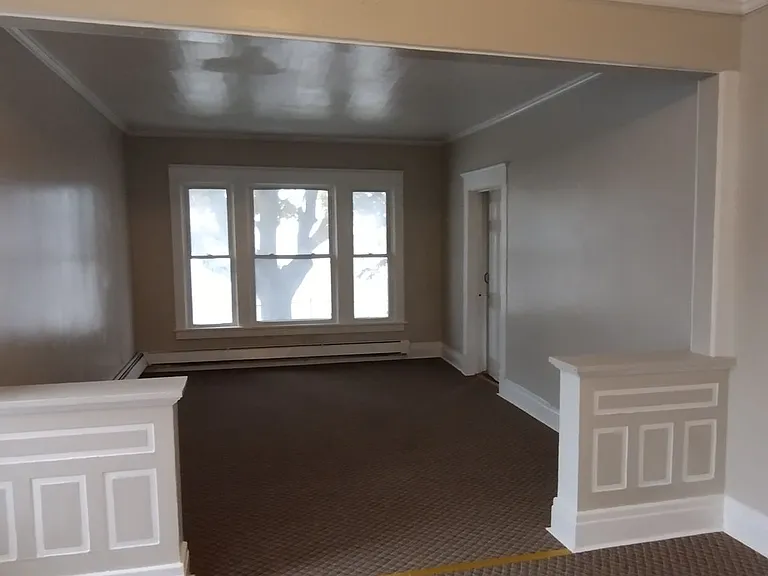 2128 Genesee St — Photo 7