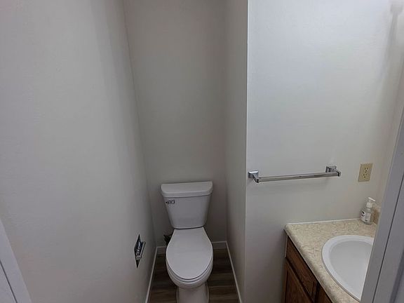 4th image of 916 S 16th St