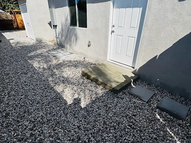 3047 Mary St — Photo 1