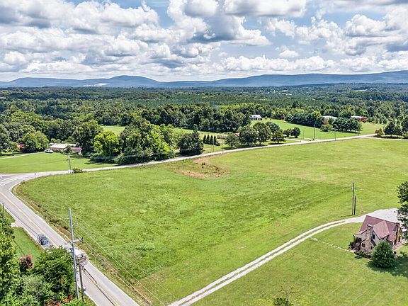 3rd image of 2 Pigeon Ridge Rd