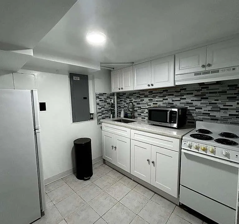 30 Ferdinand Pl