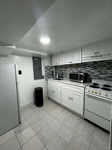 30 Ferdinand Pl Photo 1