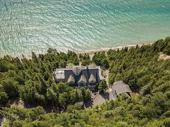 4th image of 3303 S Lake Shore Dr
