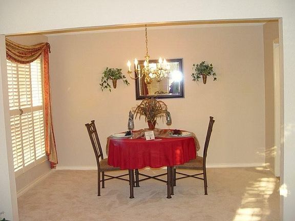 FORMAL DINING AREA