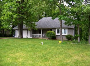 1867 Balmoral Dr, Brighton, MI