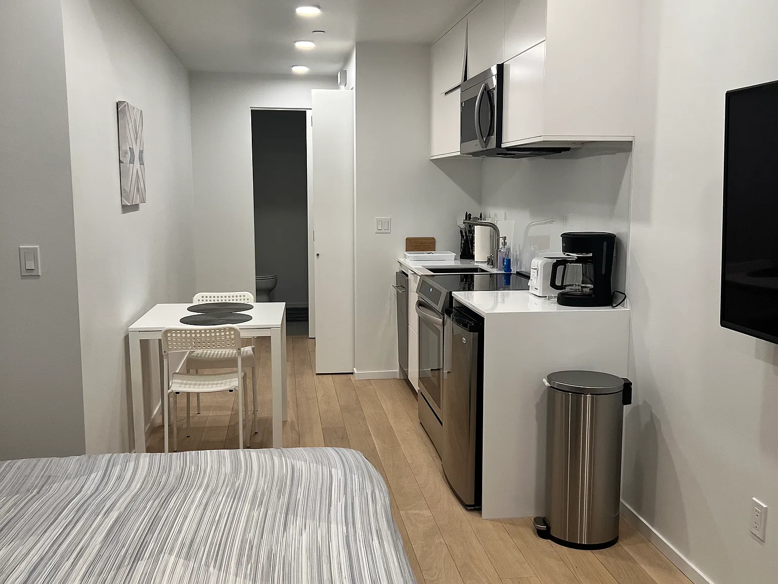 Studio, 500 sqft, $2,999 — Photo 4