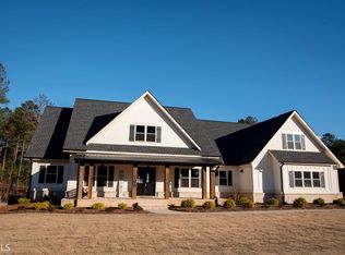 700 Forest Pointe Dr, Forsyth, GA 31029