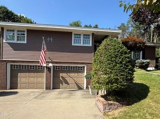 26 Bonner Dr, Queensbury, NY 12804