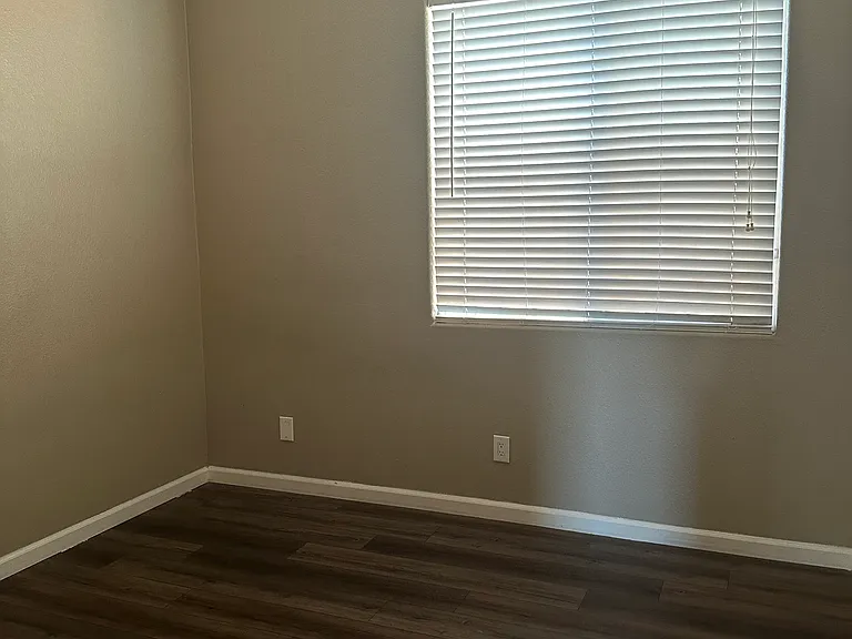 890 Victory Dr — Photo 7