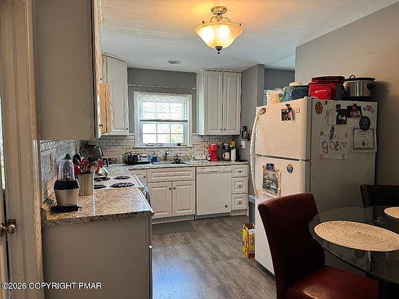 2nd image of 122 Ransberry Ave