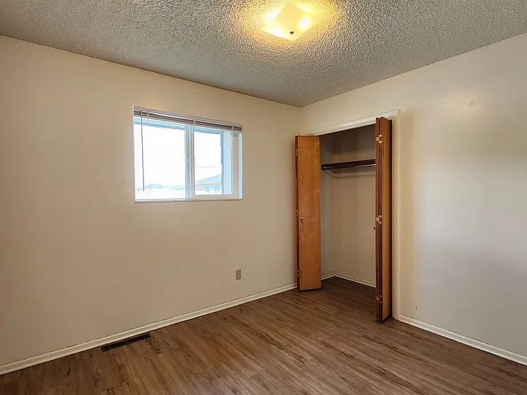 104 Camelot Ct — Photo 11