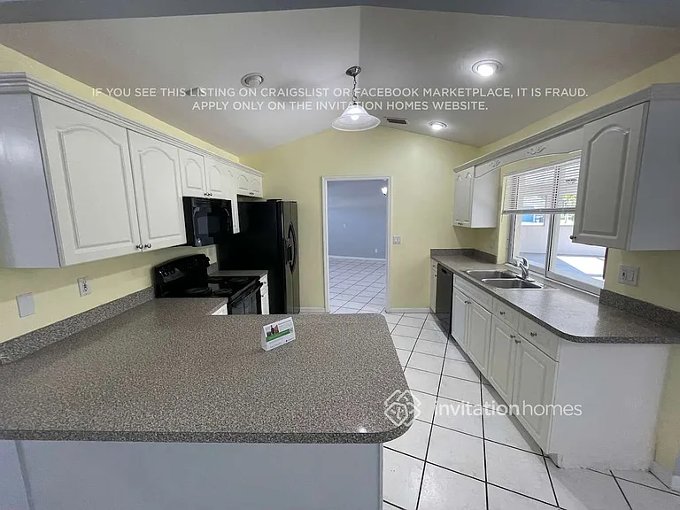 4228 SW 15th Pl — Photo 5