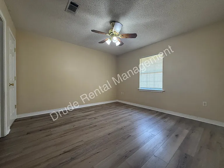 508 Cedar Ln — Photo 10
