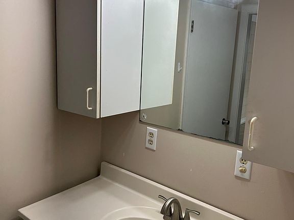 Bathroom sink