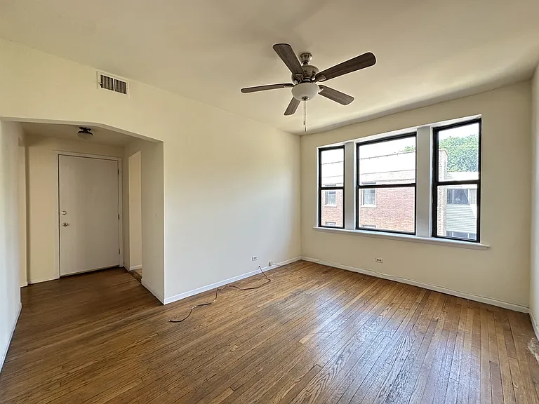 3147 W Medill Ave #4 — Photo 7