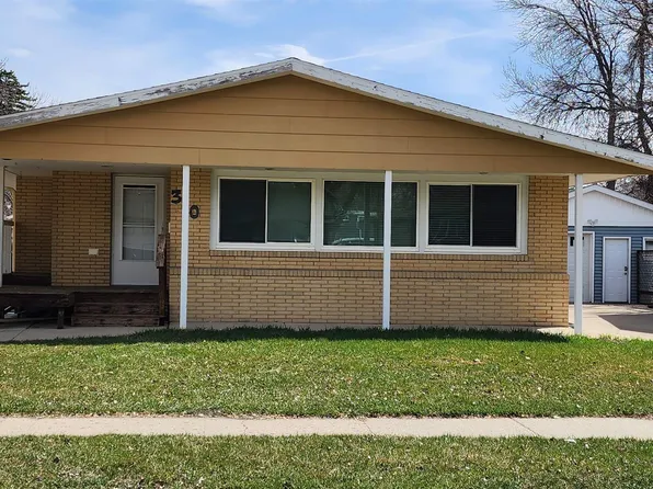 310 20th St NW, Minot, ND 58703