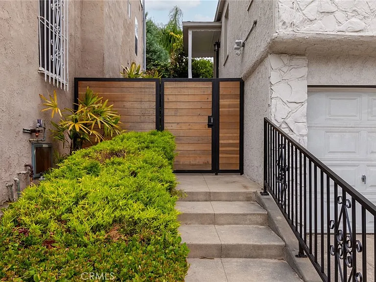 1418 Ellsmere Ave — Photo 2