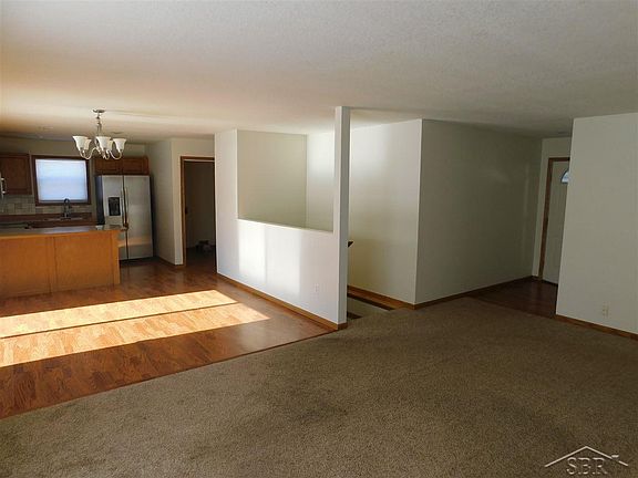 4th image of 2522 Meadowdale Dr
