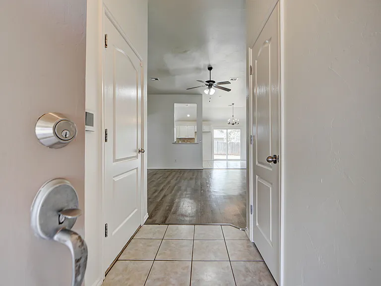 608 Cavecreek St — Photo 2