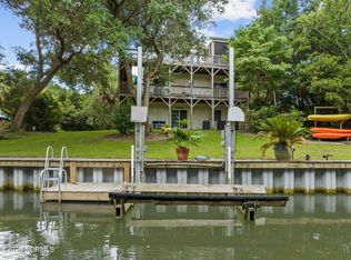 5902 McLean Dr, Emerald Isle, NC 28594