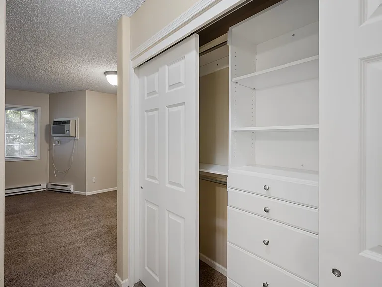 Somerset Oaks Apartments and Townhomes — Photo 11