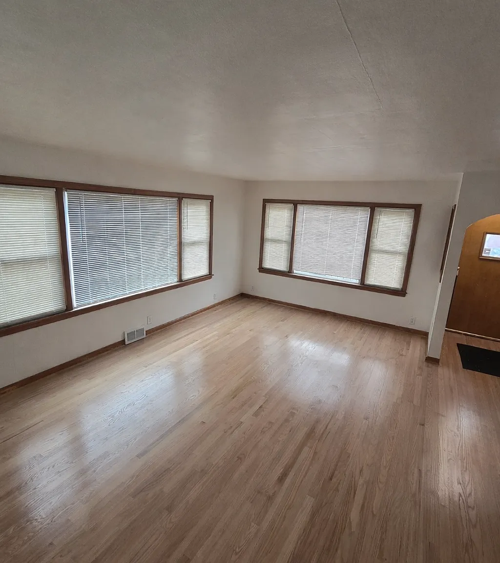 2 bed, 1100 sqft, $1,600 — Photo 1