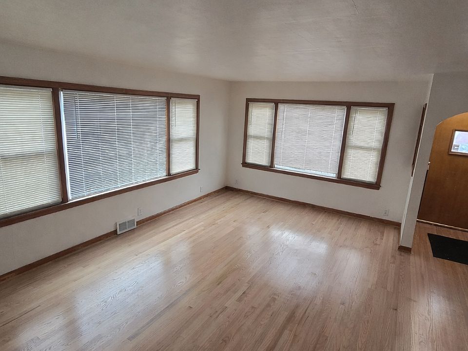 1st image of 350 E Wilbur Ave