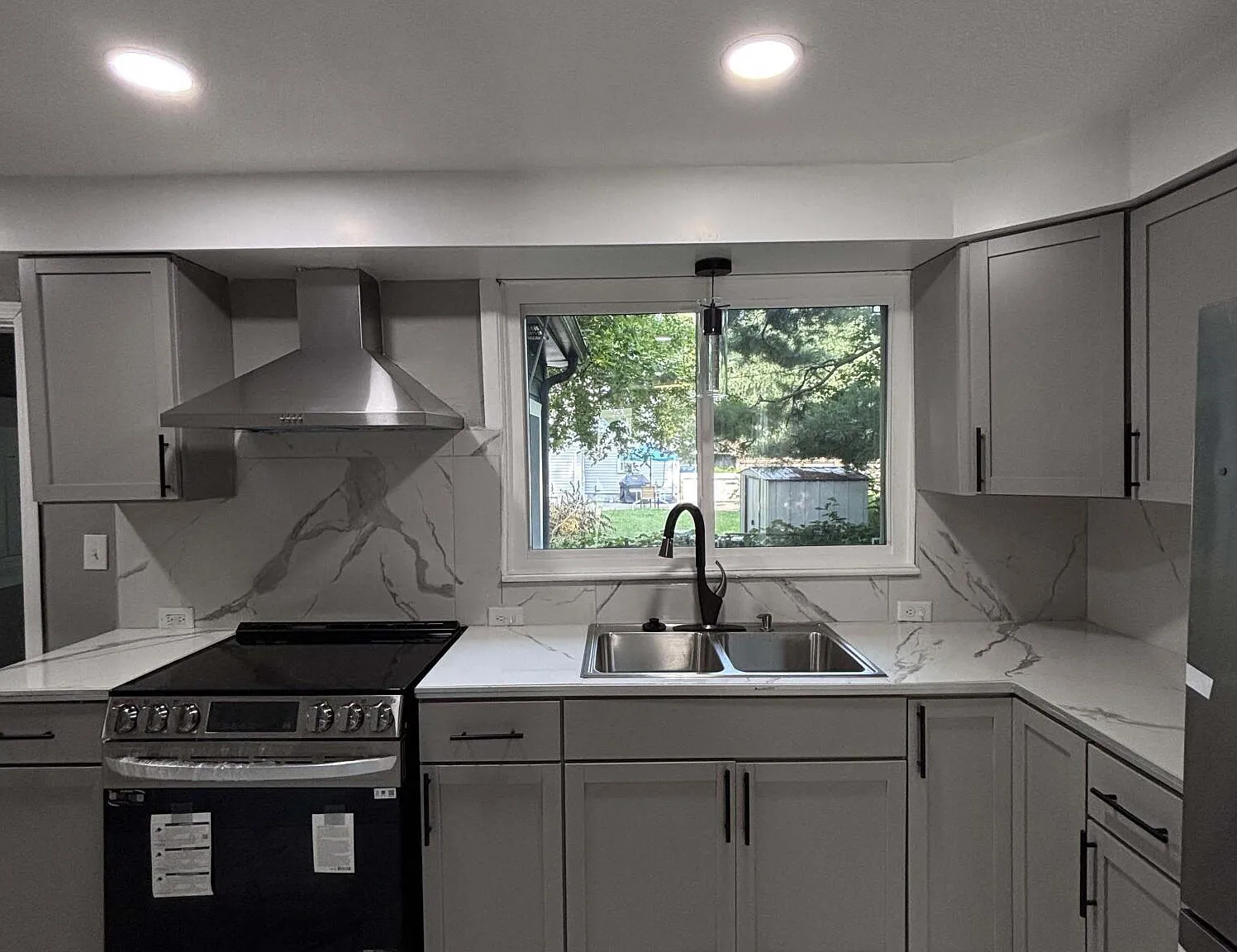 3 bed, 1.0 bath, 850 sqft, $1,600 — Photo 2