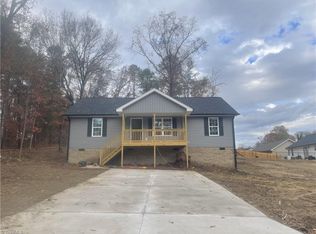 1822 Woodsway Dr, Thomasville, NC 27360