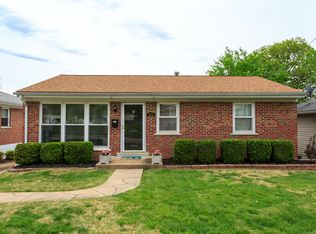 976 Lindemann Rd, Saint Louis, MO 63131