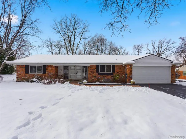 2950 Aspen Ln, Bloomfield Hills, MI 48302