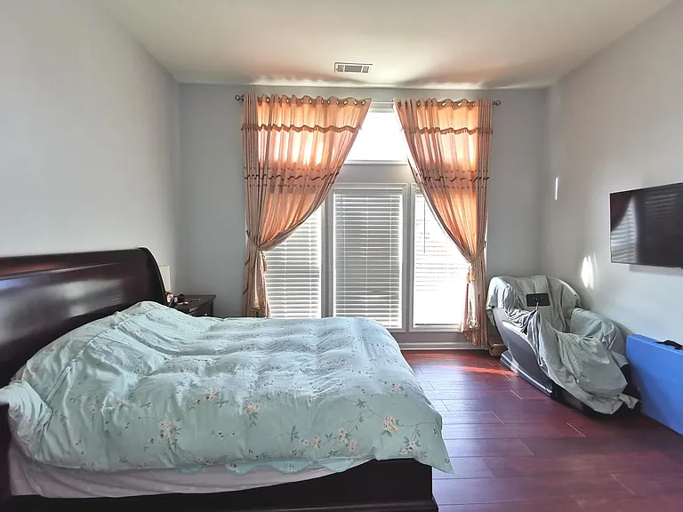 1913 Executive Dr — Photo 24