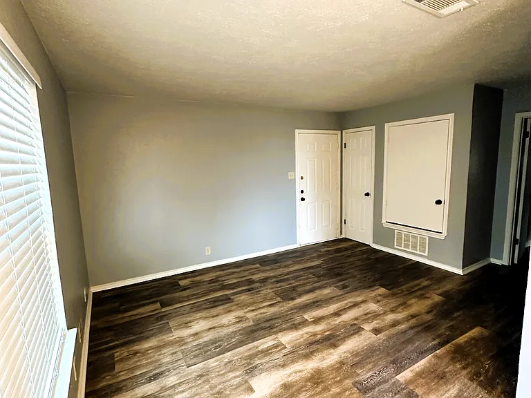 103 Redbud Ct — Photo 3