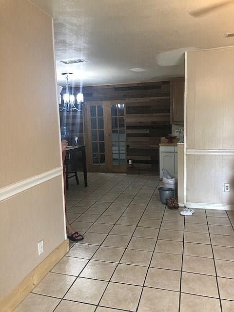 2nd image of 1031 Fairmeadows Cir