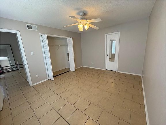 4th image of 2932 Manhattan Blvd