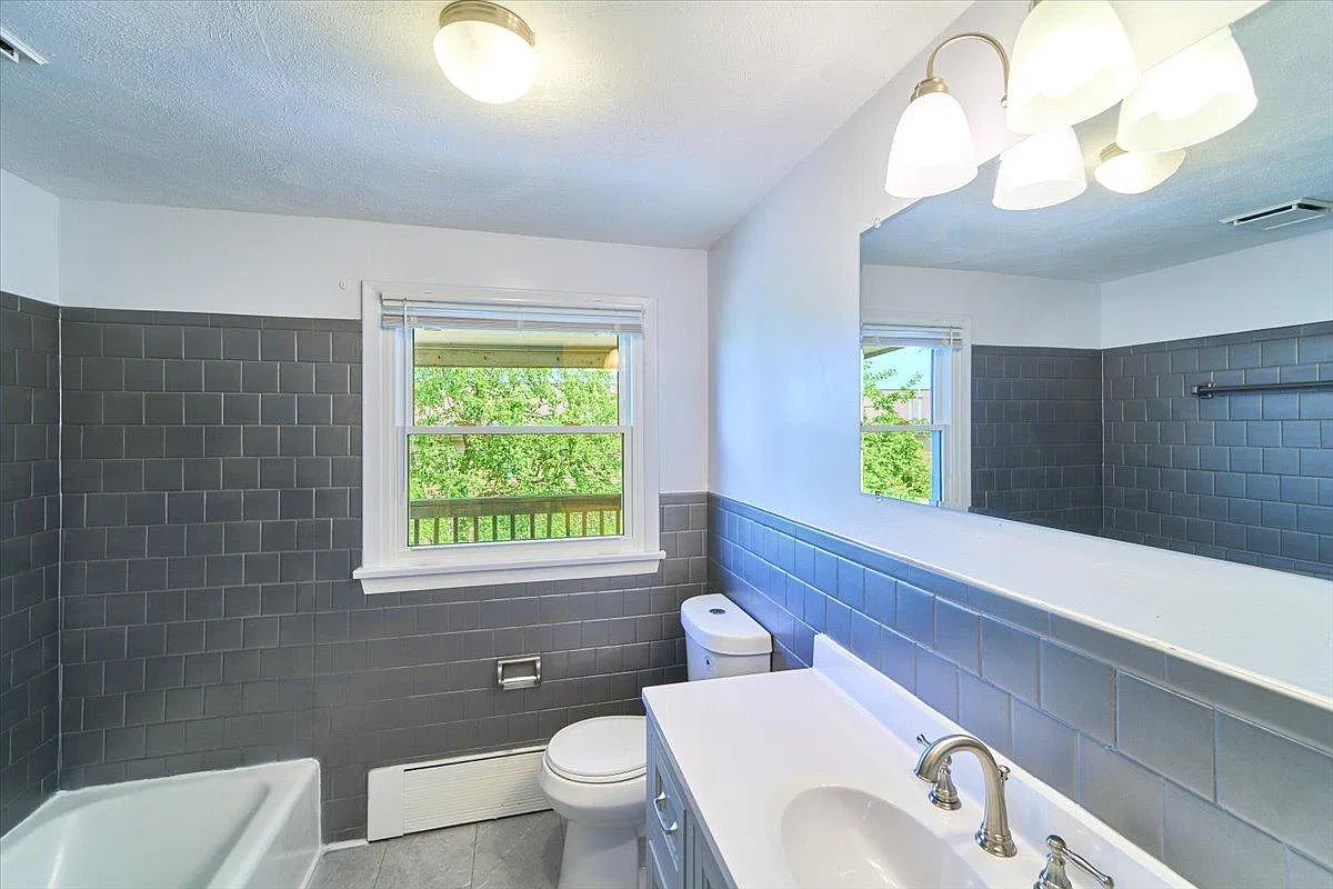 2 bed, 969 sqft, $2,000 — Photo 3