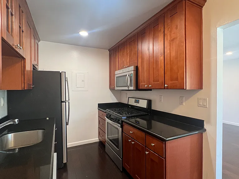 214 Avery Ln #6 — Photo 7